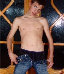 Karl shows off 5b95c402cb294.jpg