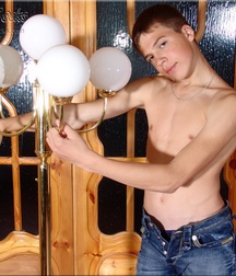 Karl shows off 5b95c415463e7.jpg