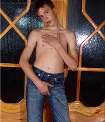 Karl shows off 5b95c45d6843f.jpg