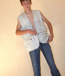 Boris shows off 5bdc3b1e25f98.jpg