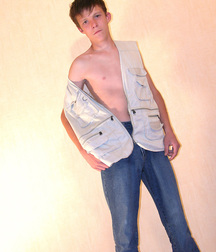 Boris shows off 5bdc3b1fca0c0.jpg