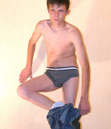 Boris shows off 5bdc3b456cf6c.jpg