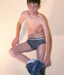 Boris shows off 5bdc3b470f607.jpg