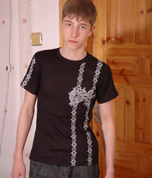 Rom alone at home 5bee27c0599de.jpg