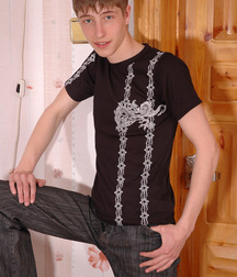 Rom alone at home 5bee2800dbede.jpg