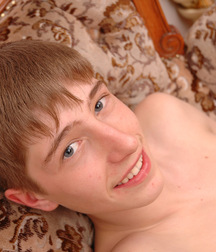 Rom alone at home 5bee28937d473.jpg