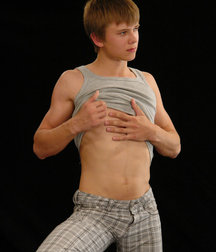 Misha Akunin enjoys his fotoshoot 5c467e4fc1ab8.jpg