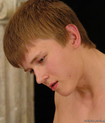 Misha Akunin enjoys his fotoshoot 5c467e9c3bd0a.jpg