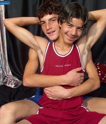 Blagoy & Kir have fun in the studio 5c54ed8e1f3d5.jpg