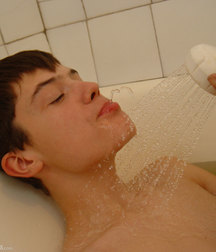 Bombastik in Bath 5c58a59a62876.jpg
