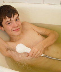 Bombastik in Bath 5c58a59ecac0f.jpg