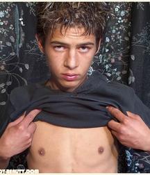 Boy beauty Yanni 5c828cec9dfdb.jpg