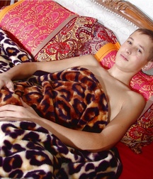 Smooth Garik does cockplay on his bed 5cade4985ee3b.jpg