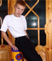 Grisha sprays his soundblaster 5ccce1700359c.jpg
