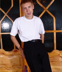 Grisha sprays his soundblaster 5ccce174d4bee.jpg