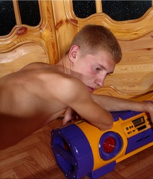 Grisha sprays his soundblaster 5ccce3014670f.jpg