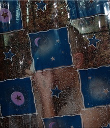 Glarik & Dron shower and share their bedroom  5cf7b4934e005.jpg