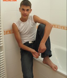 Ton Alone 5d1b59dc2646f.jpg