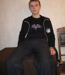 Cute and Smooth Sergik creams on the Sofa 5d345e021e3b9.jpg