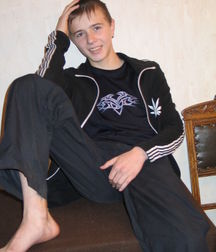 Cute and Smooth Sergik creams on the Sofa 5d345e078877f.jpg