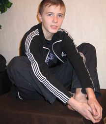 Cute and Smooth Sergik creams on the Sofa 5d345e0ee7c21.jpg