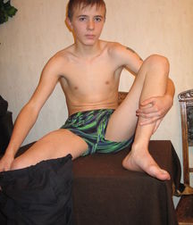 Cute and Smooth Sergik creams on the Sofa 5d345e2f06176.jpg