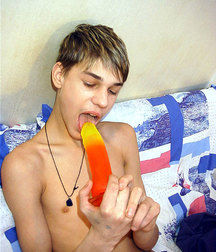 Ton @ Play with big Dildo