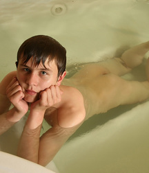 Bernard in Bath 5d440fb75f7c1.jpg