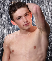Martin takes a Shower 5d4b769aa0c05.jpg