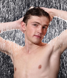 Martin takes a Shower 5d4b769f204d7.jpg