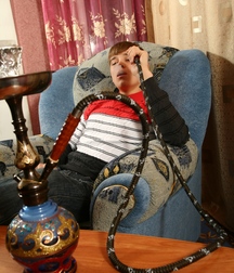Cute Aaron smokes his Pipe 5d5dd58077e97.jpg