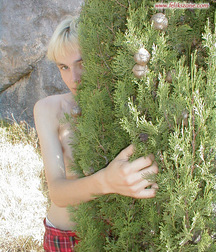 Blond Ilisha Bathing in the Sun 5e0e979934496.jpg
