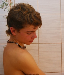 Vovok Enjoys a Shower Boys Porn 5f1e2e7b0e996.jpg