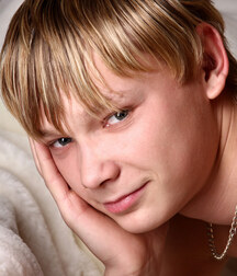 Smooth and shaved Evan enjoys himself boys porn 62a3e89a99e41.jpg