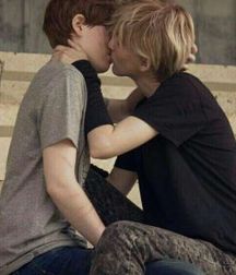 Kiss 5b5b93ecc75aa.jpg