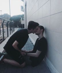 Kiss 5b5b93f57a93f.jpg