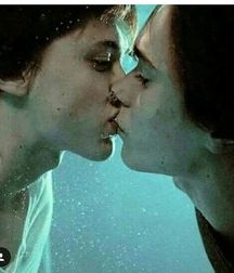 Kiss 5b5b93f69eff6.jpg