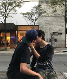 Kiss 5b5b93f8cb8a2.jpg
