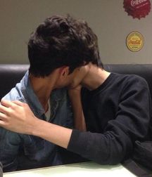 Kiss 5b5b94039ba6f.jpg