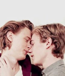 Kiss 5b5b9405f328a.jpg