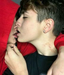 Kiss 5b5b941324aaa.jpg