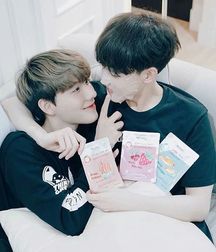 Kiss 5b5b9416df476.jpg