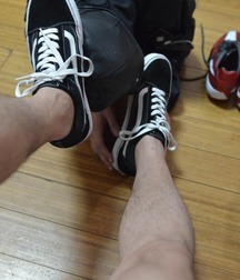 black and white shoes 5ceccda66f9e4.jpg