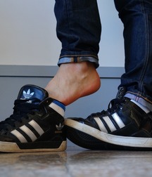black and white shoes 5ceccdabd0eb7.jpg