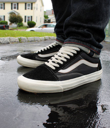 black and white shoes 5ceccdb30dcf7.jpg
