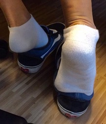 black and white shoes 5ceccdb5d92a8.jpg