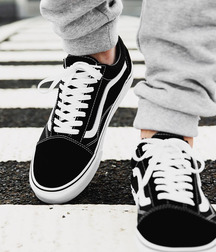 black and white shoes 5ceccdba46107.jpg