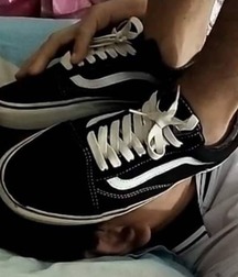 black and white shoes 5ceccdc002b68.jpg