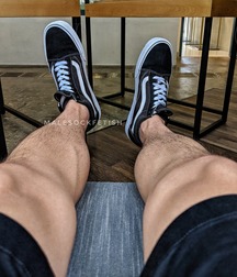 black and white shoes 5ceccdc5c75bf.jpg