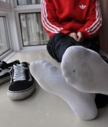 black and white shoes 5ceccdc9cc8f4.jpg